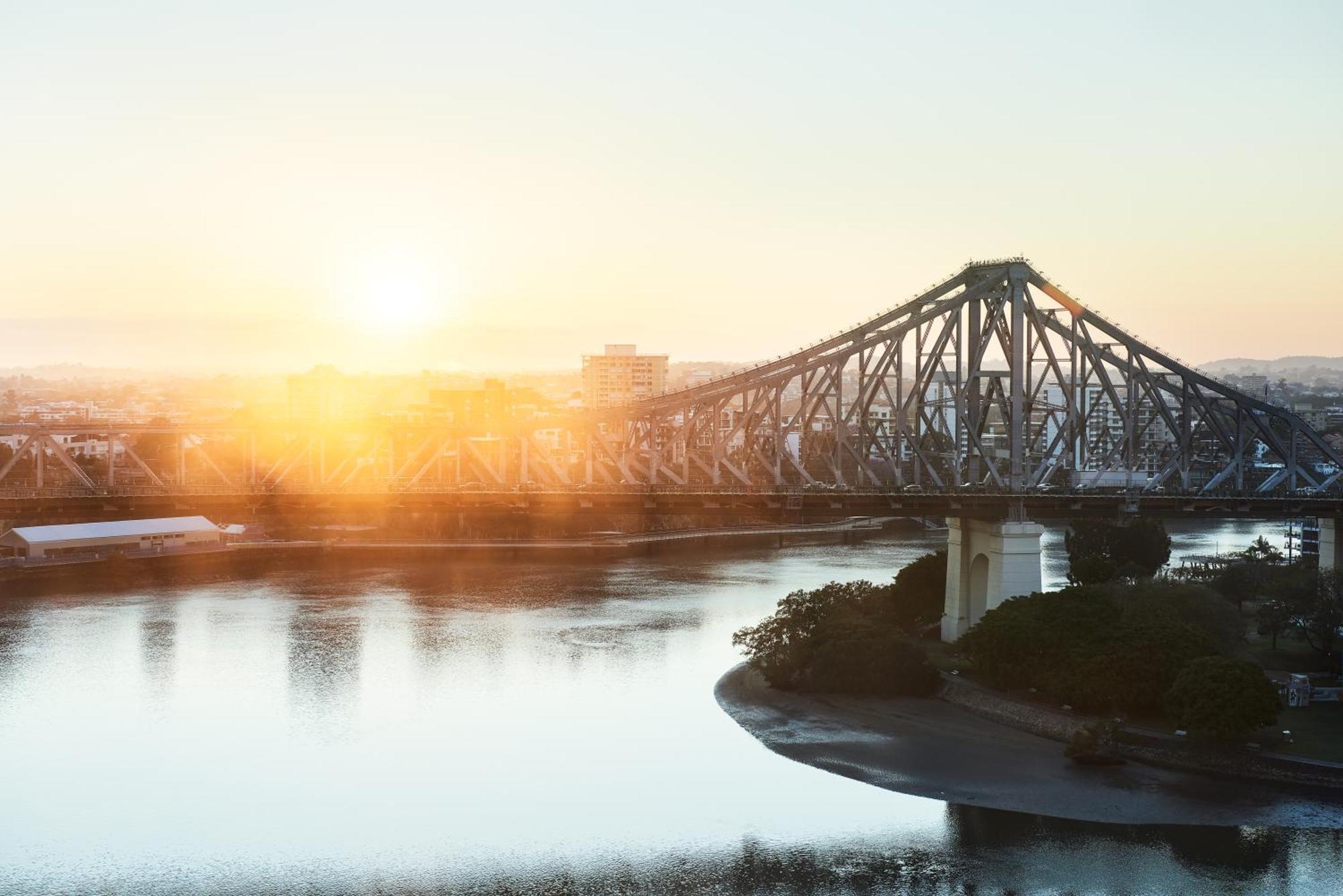 Brisbane Marriott Hotel Ngoại thất bức ảnh Victoria Bridge at sunrise